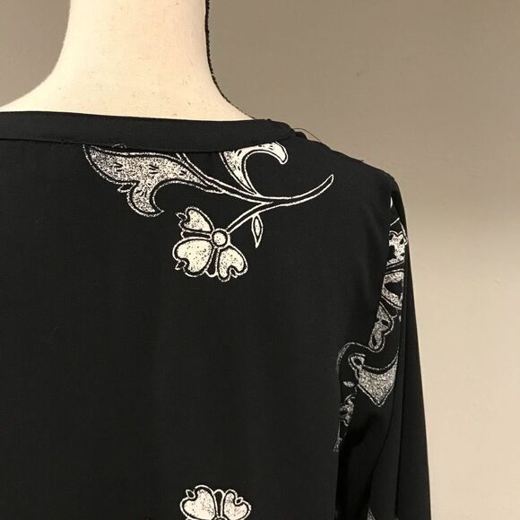 MAKE AN OFFER ;) Floral long sleeve button down midi dress - Picture 6 of 11